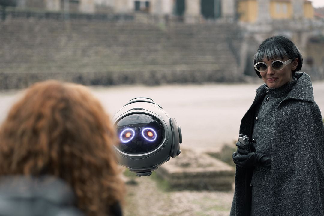 Momo : Fotoğraf Laura Haddock, Alexa Goodall