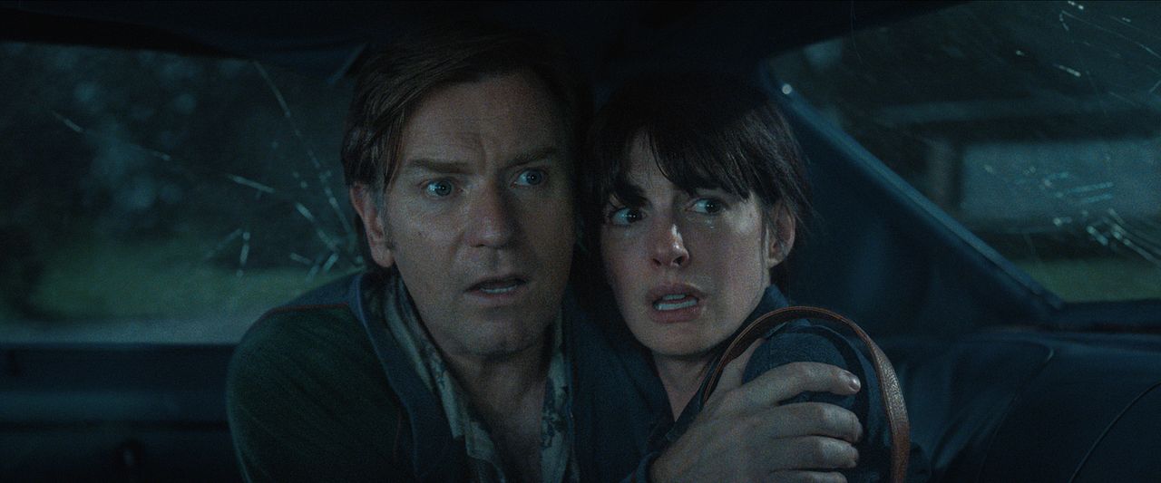 Oak Caddesi'nin Sonu : Fotoğraf Ewan McGregor, Anne Hathaway
