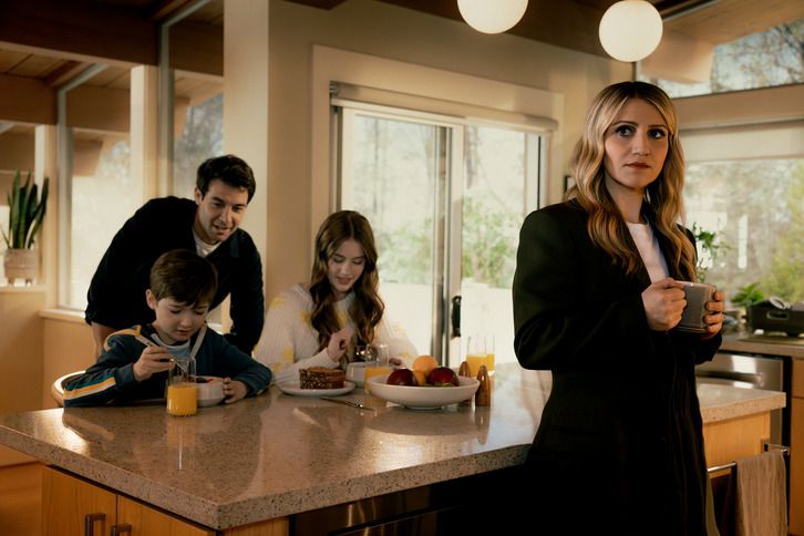 Fotoğraf Khiyla Aynne, James Wolk, Annaleigh Ashford, Benjamin Mackey