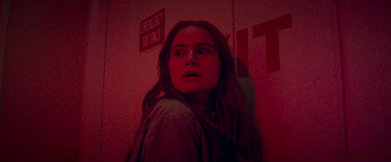 Ziyaretçiler: Bölüm 2 : Fotoğraf Madelaine Petsch