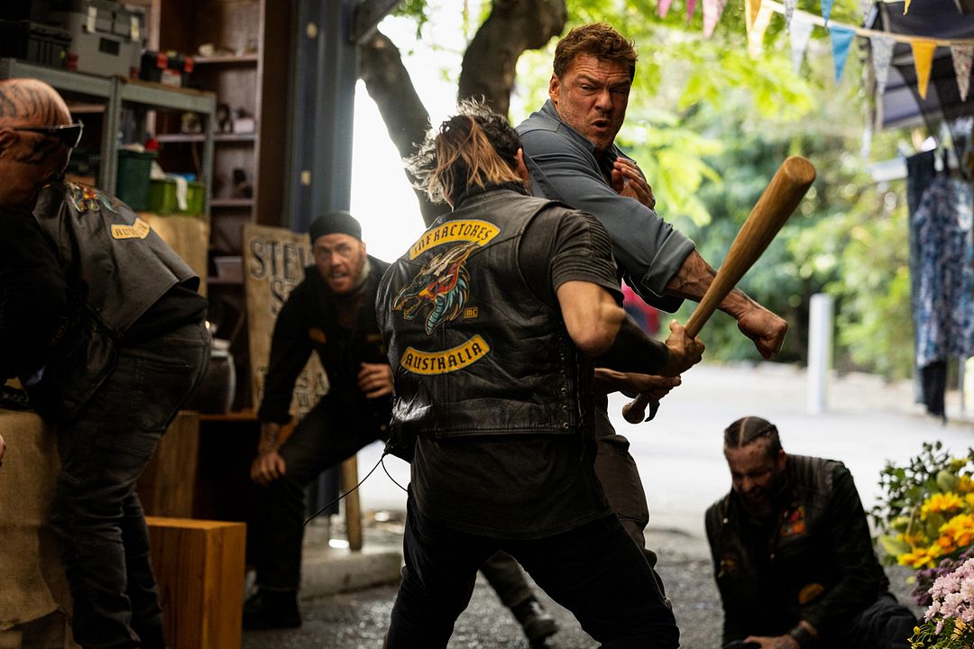 Sınırsız : Fotoğraf Alan Ritchson