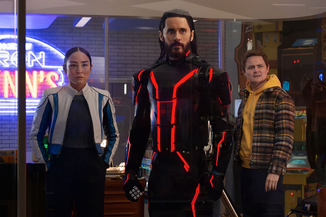 Tron: Ares : Fotoğraf Greta Lee, Jared Leto, Arturo Castro (XII)