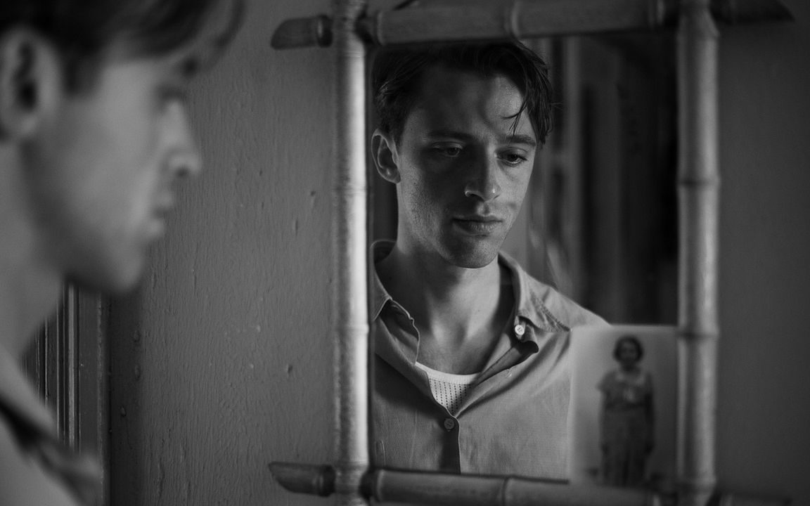 Yabancı : Fotoğraf Benjamin Voisin