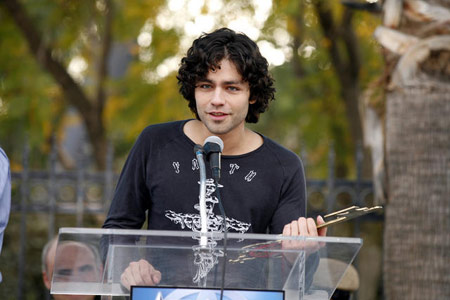 Fotoğraf Adrian Grenier