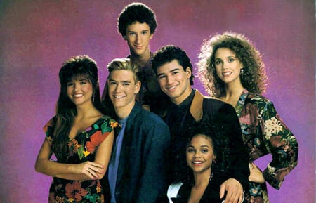 Fotoğraf Tiffani Thiessen, Mario López, Lark Voorhies, Elizabeth Berkley, Mark-Paul Gosselaar