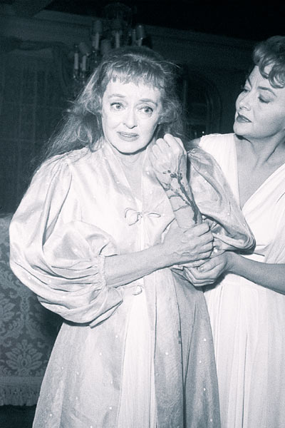 Fotoğraf Olivia de Havilland, Bette Davis, Robert Aldrich