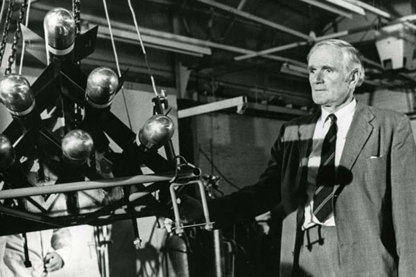 Ölümsüz Elmaslar : Fotoğraf Desmond Llewelyn