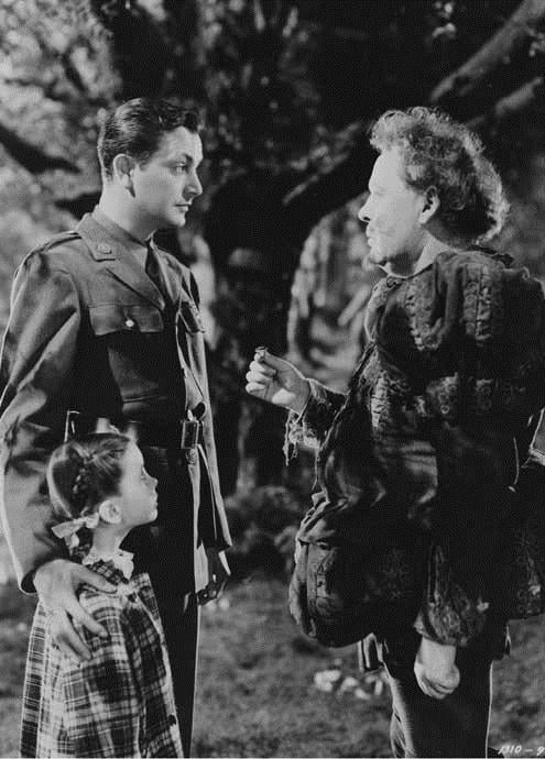 Fotoğraf Margaret O'Brien, Charles Laughton, Jules Dassin, Robert Young