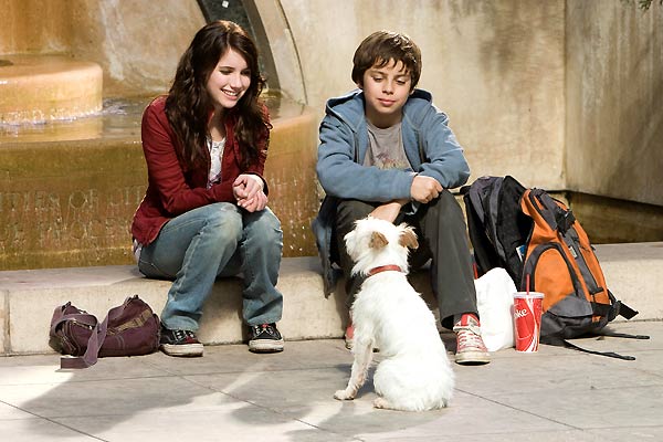 Köpek Oteli : Fotoğraf Jake T. Austin, Emma Roberts