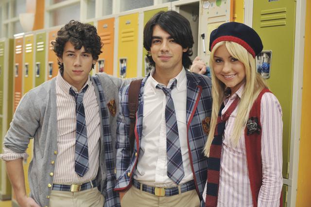 Fotoğraf Joe Jonas, Chelsea Kane, Nick Jonas