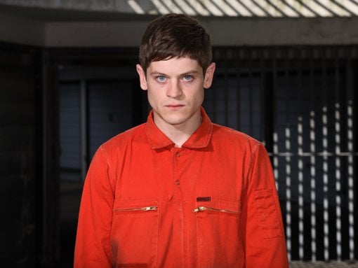 Fotoğraf Iwan Rheon