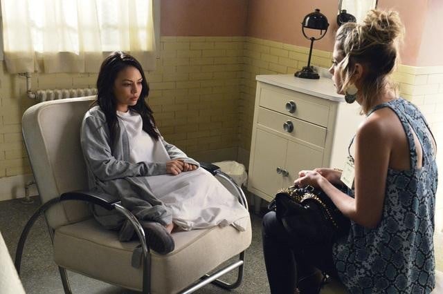 Pretty Little Liars : Fotoğraf Ashley Benson, Janel Parrish