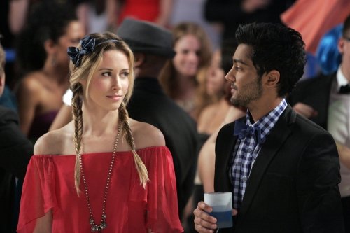 90210 : Fotoğraf Manish Dayal, Gillian Zinser