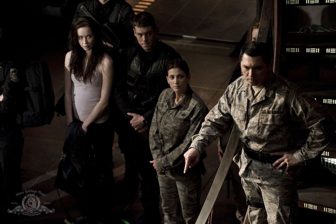 Stargate Universe : Fotoğraf Brian J. Smith (II), Julia Benson, Lou Diamond Phillips, Elyse Levesque