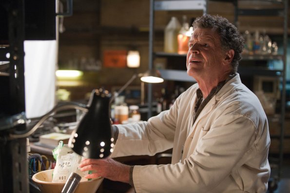 Fringe : Fotoğraf John Noble