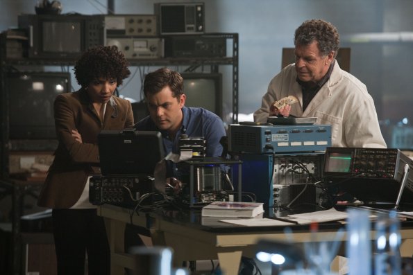 Fringe : Fotoğraf John Noble, Jasika Nicole, Joshua Jackson