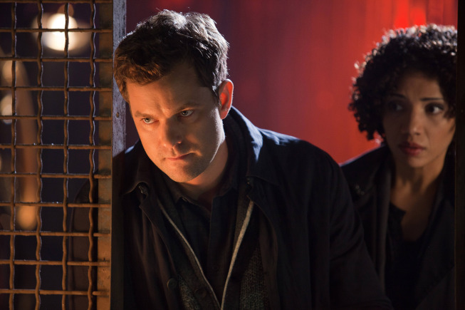 Fringe : Fotoğraf Joshua Jackson, Jasika Nicole