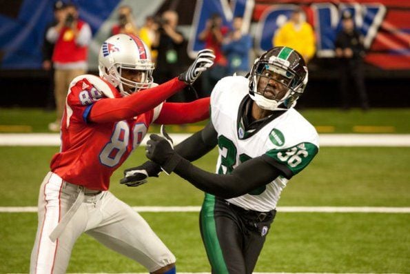 Necessary Roughness : Fotoğraf Terrell Owens, Mehcad Brooks