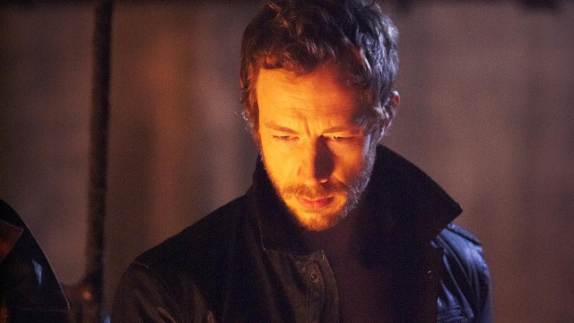 Lost Girl : Fotoğraf Kris Holden-Ried