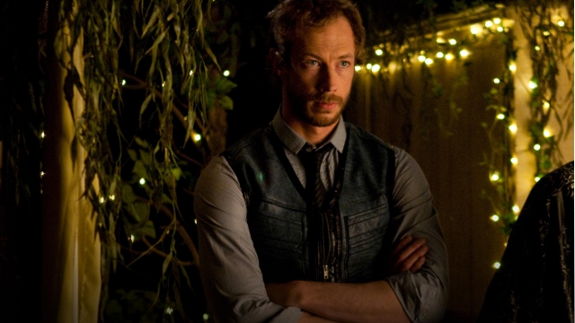 Lost Girl : Fotoğraf Kris Holden-Ried