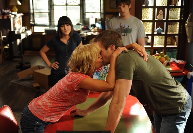 Raising Hope : Fotoğraf Shannon Woodward, Garret Dillahunt, Martha Plimpton, Lucas Neff