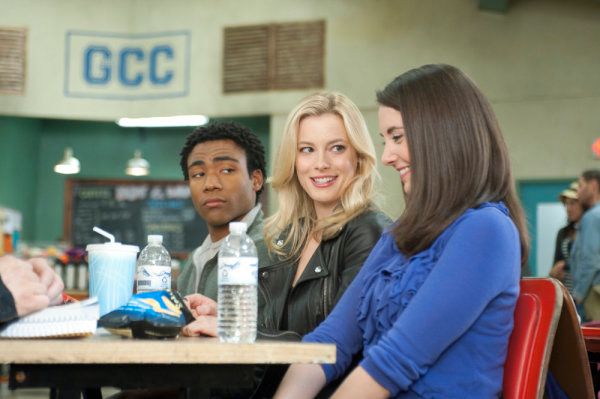 Fotoğraf Gillian Jacobs, Alison Brie, Donald Glover
