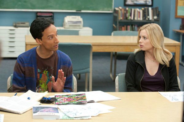 Community : Fotoğraf Danny Pudi, Gillian Jacobs