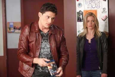 Community : Fotoğraf Gillian Jacobs, Enver Gjokaj