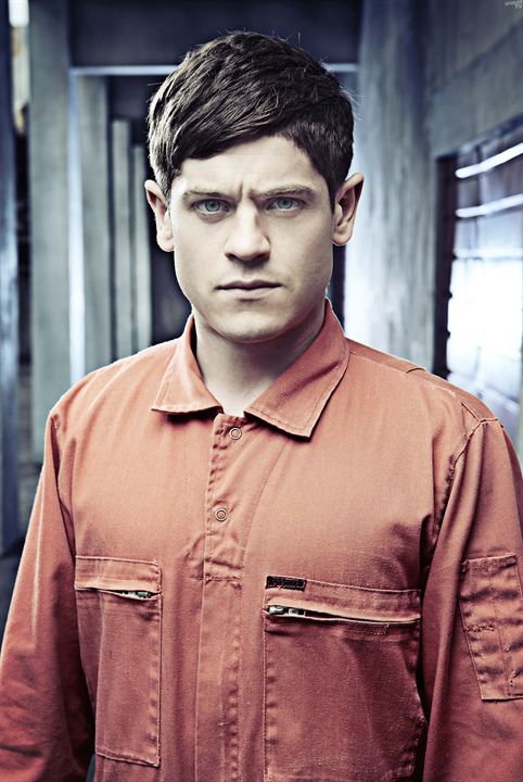 Fotoğraf Iwan Rheon