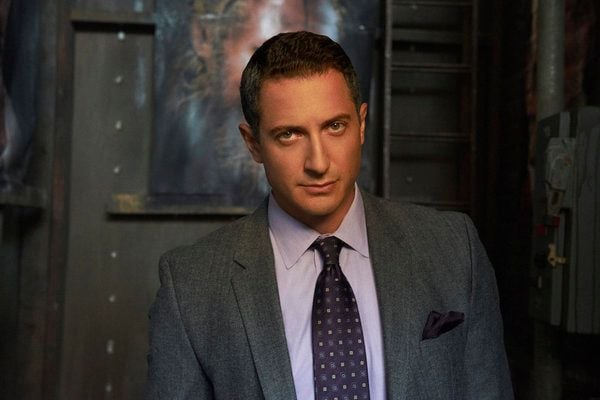 Fotoğraf Sasha Roiz