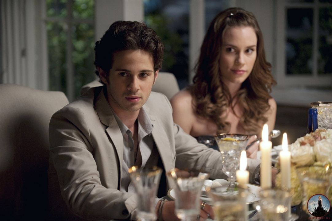 Revenge : Fotoğraf Christa B. Allen, Connor Paolo