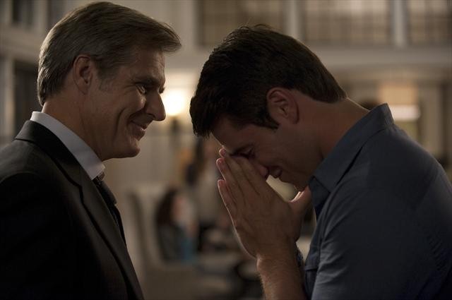 Revenge : Fotoğraf Henry Czerny, Joshua Bowman