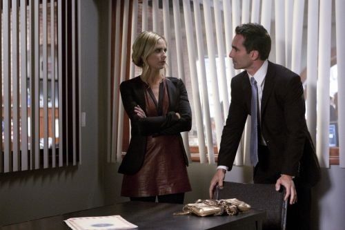 Ringer : Fotoğraf Néstor Carbonell, Sarah Michelle Gellar