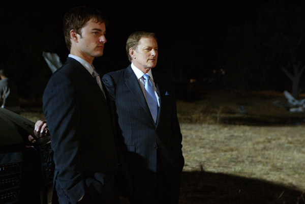 Justice : Fotoğraf Kerr Smith, Victor Garber