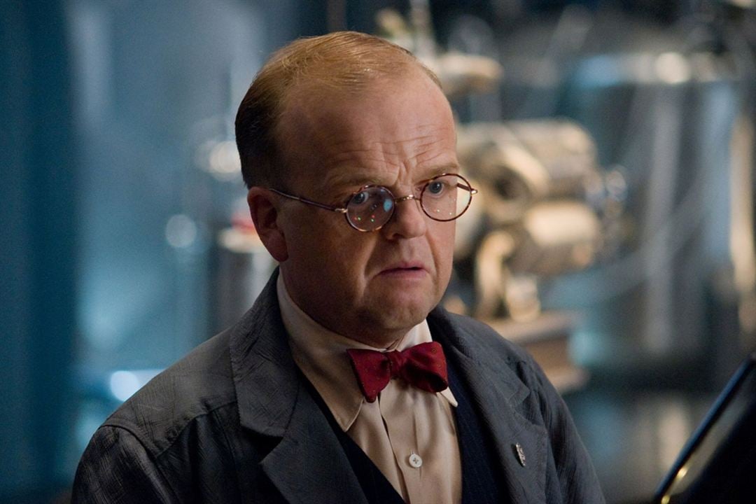 İlk Yenilmez: Kaptan Amerika : Fotoğraf Joe Johnston, Toby Jones