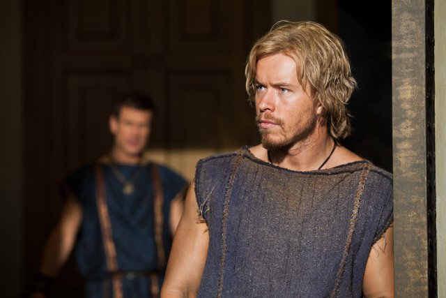 Spartacus : Fotoğraf Simon Merrells, Todd Lasance