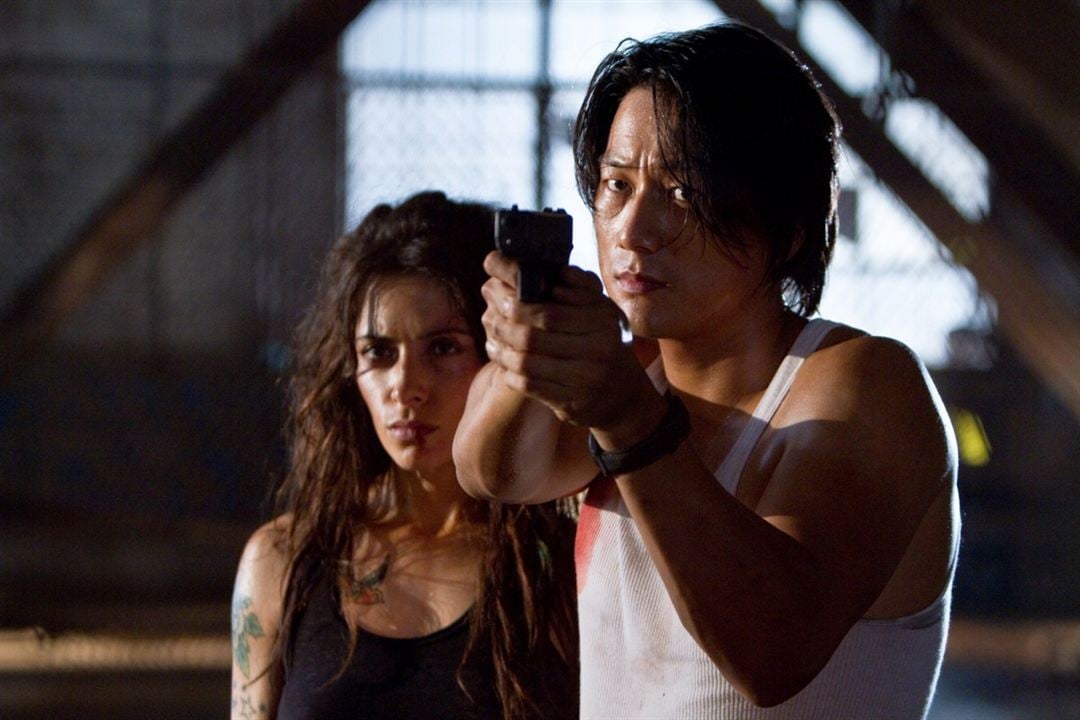 İntikam Kurşunu : Fotoğraf Sarah Shahi, Sung Kang