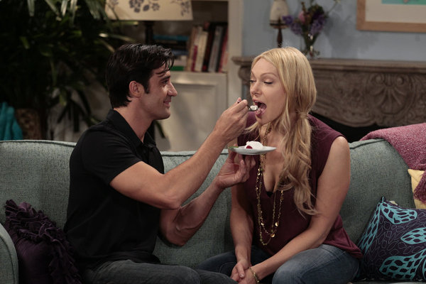 Are You There, Chelsea? : Fotoğraf Laura Prepon, Gilles Marini