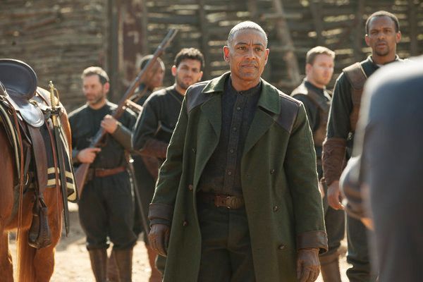 Revolution (2012) : Fotoğraf Giancarlo Esposito