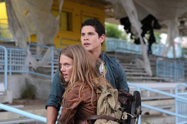 Revolution (2012) : Fotoğraf JD Pardo, Tracy Spiridakos