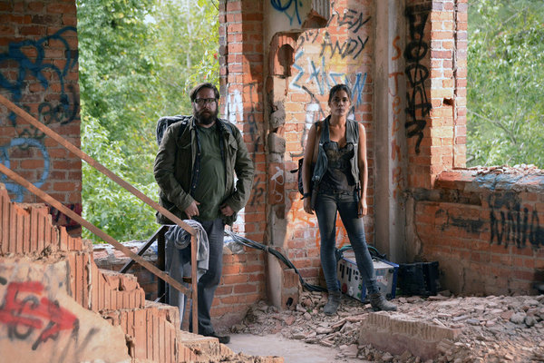 Revolution (2012) : Fotoğraf Daniella Alonso, Zak Orth