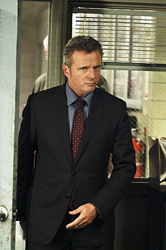 Elementary : Fotoğraf Aidan Quinn