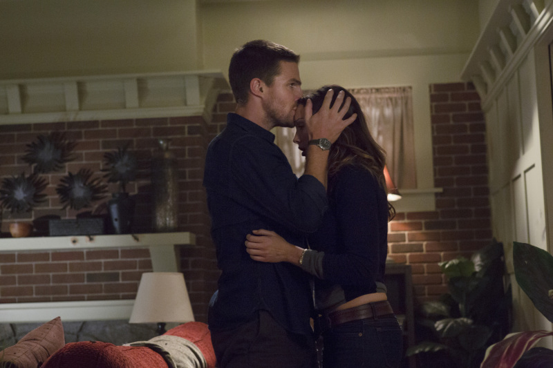 Arrow : Fotoğraf Katie Cassidy, Stephen Amell