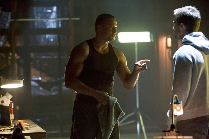 Arrow : Fotoğraf Stephen Amell, David Ramsey