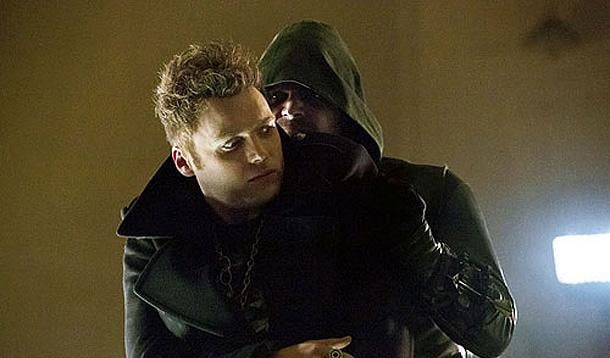 Arrow : Afiş Seth Gabel, Stephen Amell