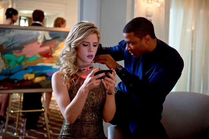 Arrow : Fotoğraf David Ramsey, Emily Bett Rickards