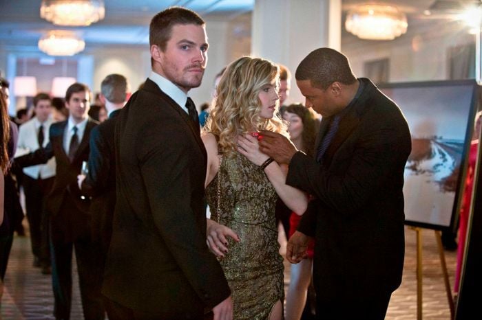 Arrow : Fotoğraf Stephen Amell, David Ramsey, Emily Bett Rickards