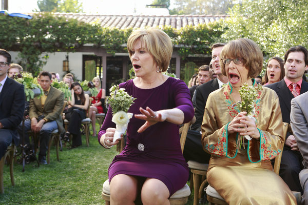 The New Normal : Fotoğraf Mary Kay Place, Jackie Hoffman