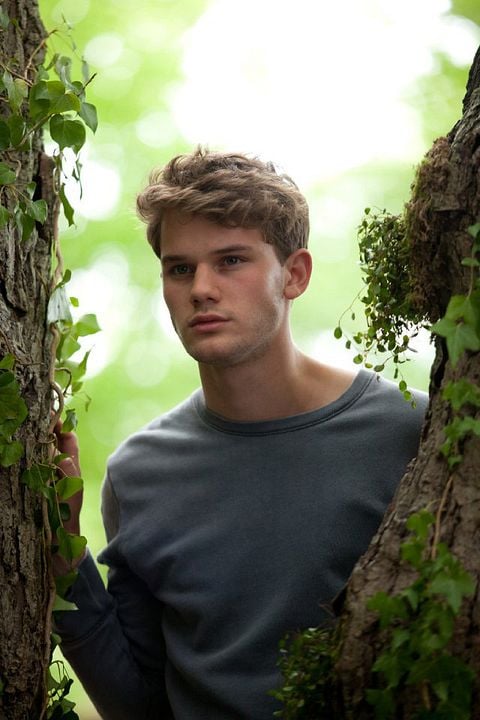 Aşk, Şimdi! : Fotoğraf Jeremy Irvine