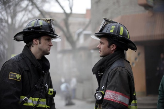 Chicago Fire : Fotoğraf Taylor Kinney, Shane McRae
